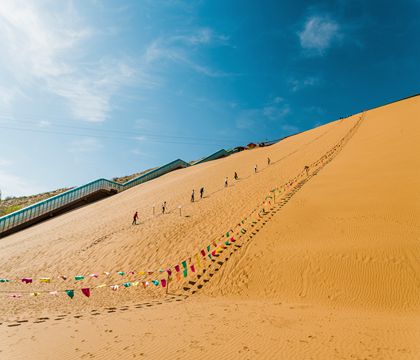 寧夏銀川+沙湖生態旅游區+騰格里沙漠外星球營地+通湖草原+中衛沙坡頭9日8晚私家團